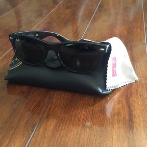 Ray-Ban RB 2132 Wayfarer Sunglasses